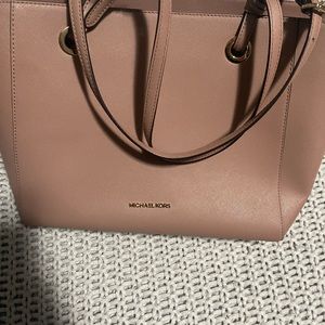Michael kors purse rose pink. Like brand new. $100 obo.